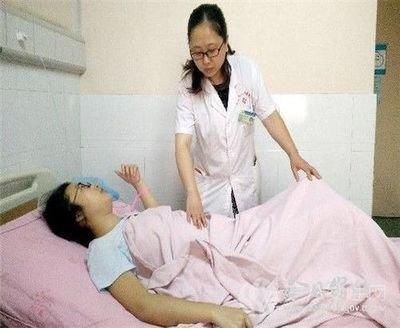 顺产|同病房的两个孕妇生孩子,一个顺产一个剖腹产,产后差距明显