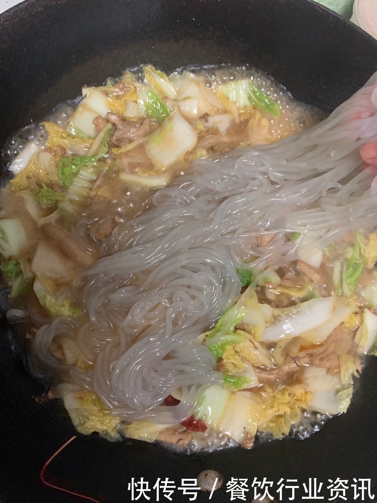 粉条|正宗东北名菜,五花肉白菜炖粉条,还不会的小伙伴们快收藏起来!