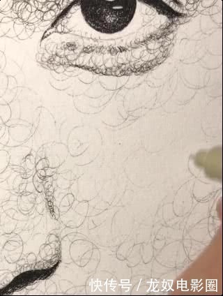 朱一龙|美术生用针管笔画1000个圈圈,看到成画朱一龙:这也太秀了!