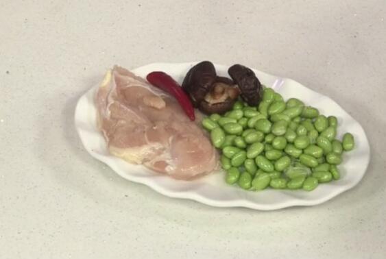 一道简单的家常小炒素鸡,清甜咸香,低脂低量,营养非常丰富