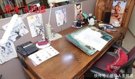 9位知名漫画家的工作桌，风格完全不同，依旧还是手绘作画