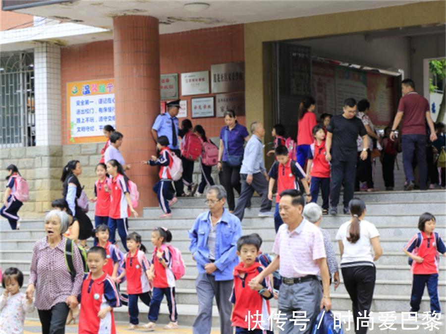 孩子|专家,家长接送的行为会毁了孩子,家长,孩子丢了谁负责