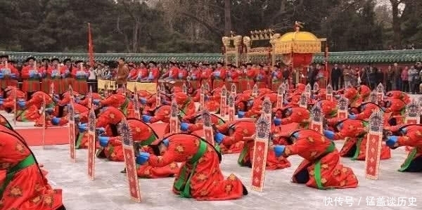 上朝|古代官员上朝,唐朝坐,宋朝站,为何到了明清直接跪下了?