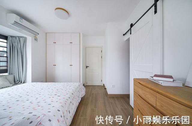 极简|看了他家才知道,全屋刮大白,没安装吊顶不做电视墙,极简又耐看