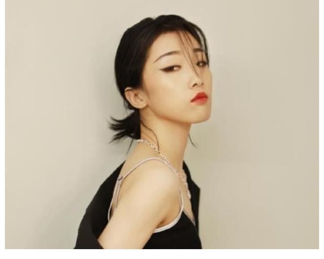 爱豆|《爆裂舞台》韩红脸盲成笑点,女爱豆们各有本领,舞台粉的春天