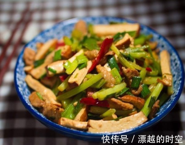 普通的食材也可以做出美味佳肴，口味独特，鲜香诱人，家人都爱吃