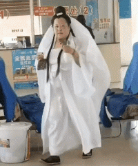 |搞笑GIF:速度很快呀,就是地有点滑!