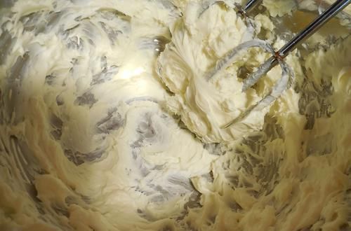 焦糖|父母眼中的蛋糕VS我们期待收到的蛋糕，吃货我只想正常过个生日