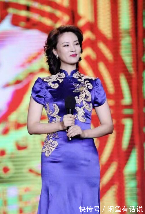 水墨感|刘芳菲气质真出色,穿“中国红”旗袍优雅大气,尽显东方女人韵味