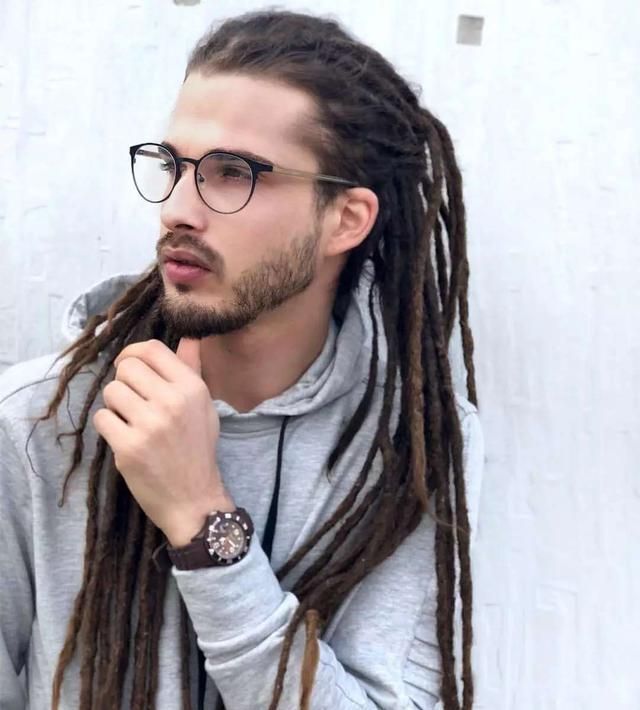 男生长头发的发型怎么留好看?烫头扎发编发,慵懒随性文艺范十足