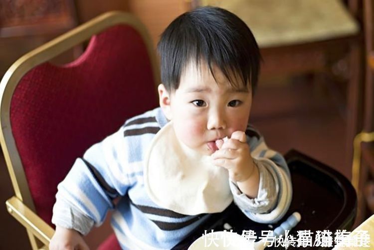 大人饭|宝宝什么时候吃盐最合适不是一岁和两岁,也不是越晚越好