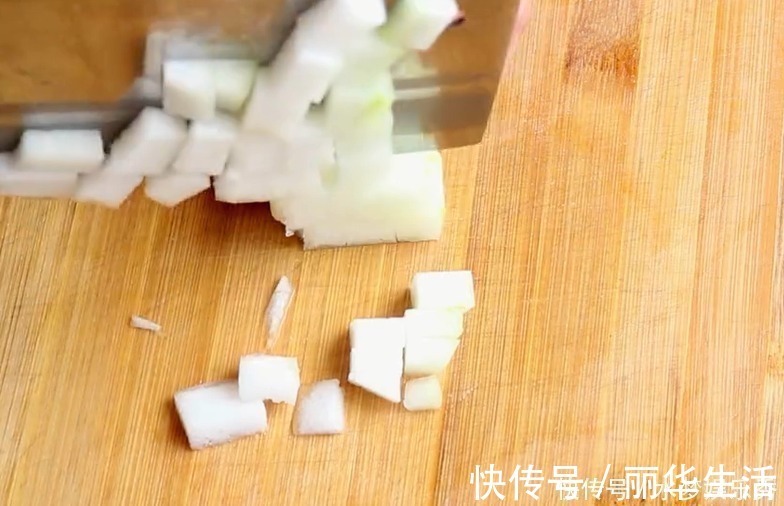 冬瓜|冬瓜便宜还营养高,今天不炒着吃了换个吃法,汤鲜味美真好喝