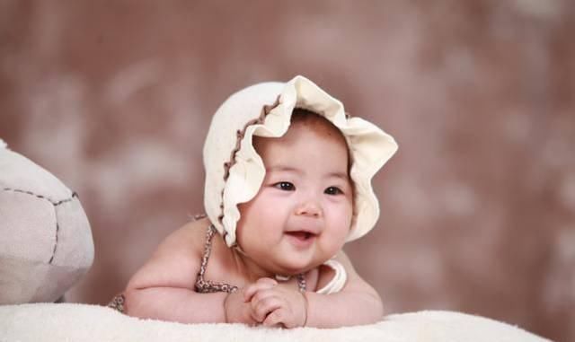 新手妈妈|月子里这些无意的举动,对新生儿眼睛伤害大,新手妈妈别大意