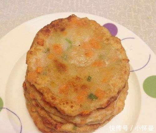 兔子|胡萝卜煎饼新吃法,1根胡萝卜,一勺面粉,搅一搅,特别的好吃