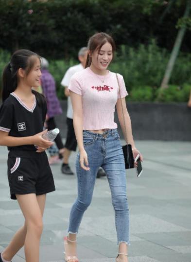 女人 成熟的女人很努力,自信的眼神充满了坚定,拼搏就会变的更强大