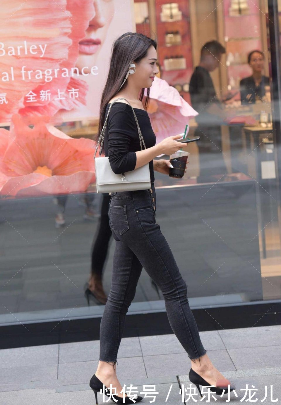 奶茶妹妹|超清纯的奶茶妹妹,小u领的灰色背心,秋季的清凉风扑面而来