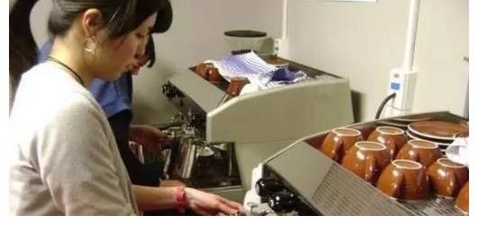 道德底线|知名女主持成蕾成“汉奸”？潜伏央视20年露馅，如今下场凄惨