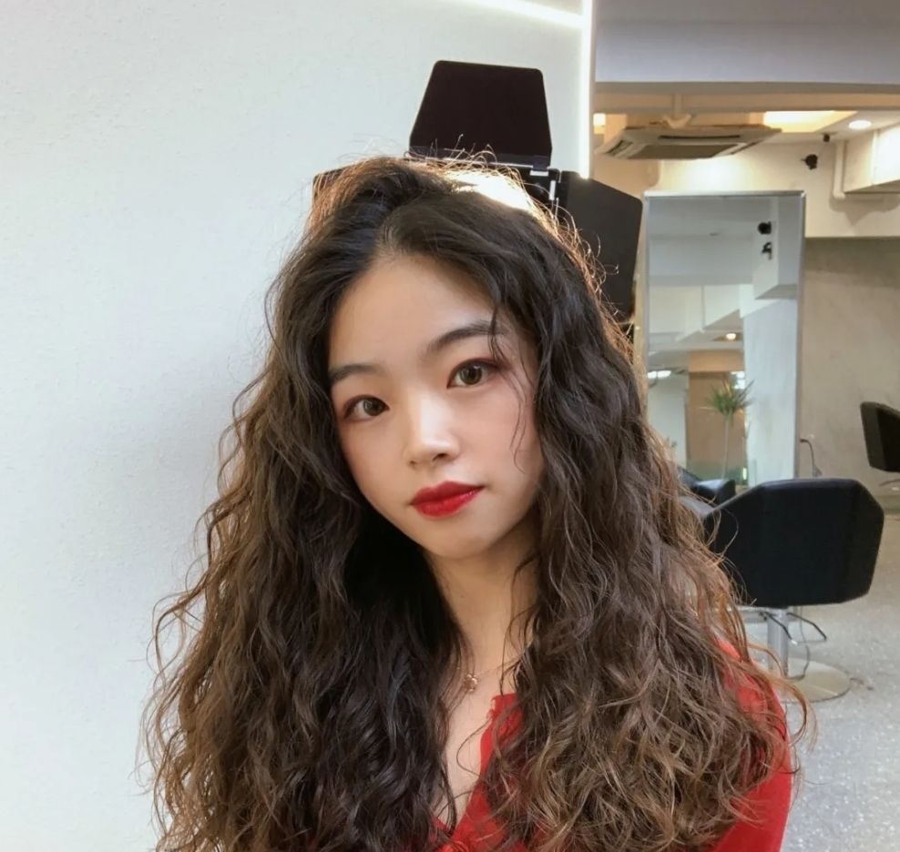 造型 2022发型怎么整?烫卷卷最洋气,好处多多不要错过