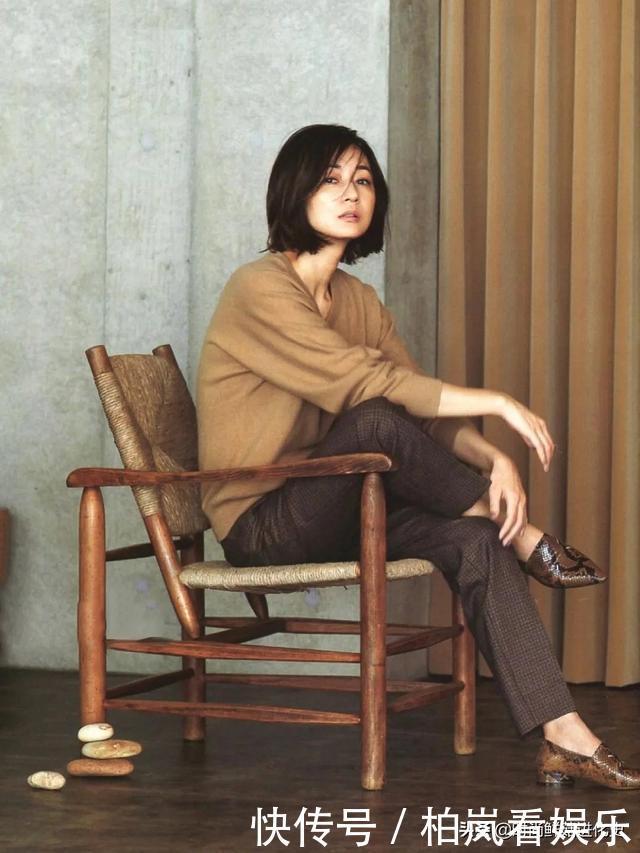 这位日本“大妈”凭穿搭上热搜!简单日常,50岁穿出30岁感觉