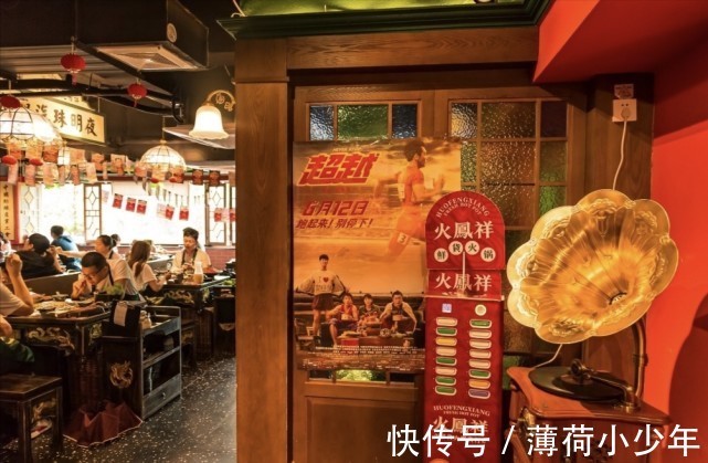 你说巧不巧?郑恺火锅店遭投资商拉横幅维权,郑恺当天就退股