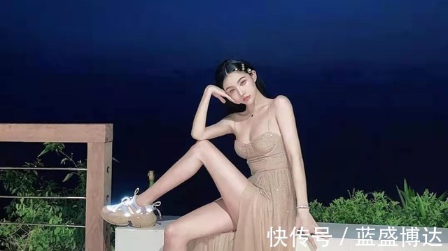 cb21岁徐杰女友是谁1米72白富美让人羡慕，胡明轩女友更惊艳！