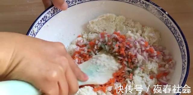 一个土豆和一碗糯米粉,只要十分钟,简单的早餐