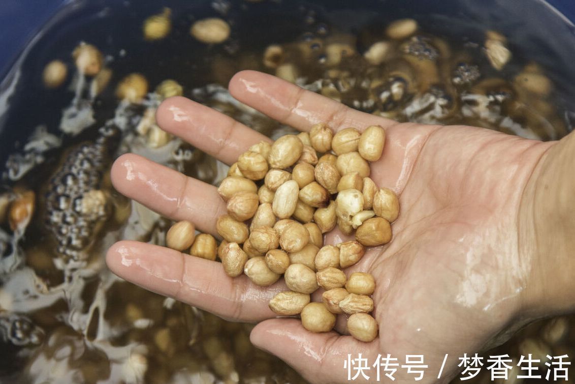 嘎嘣脆|炸花生米，直接下锅是不对的，掌握3个窍门，粒粒鲜香嘎嘣脆