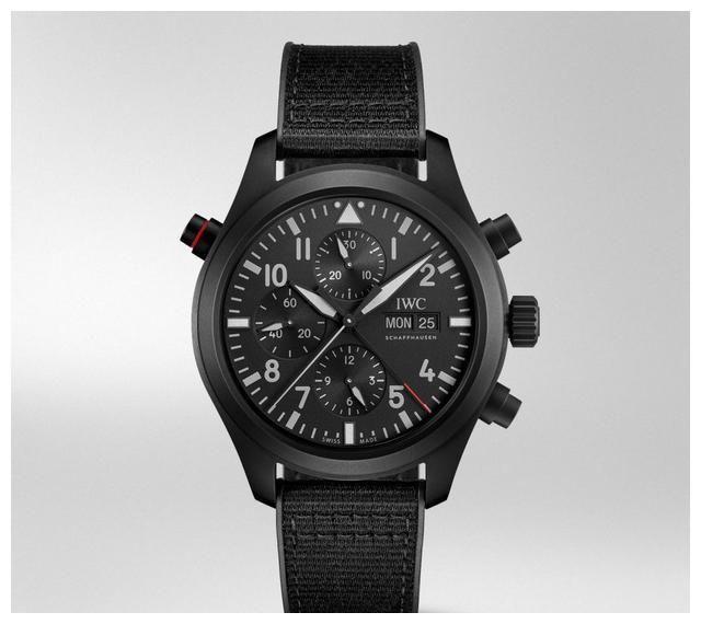 杰森·斯坦森在《人之怒》中炫耀自己的万国表飞行员双计时码表