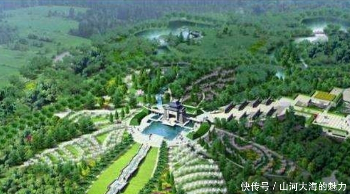 络绎不绝|实拍“林徽因”墓地:祭拜者络绎不绝,苍松翠柏间尽显绝代芳华