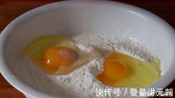 想吃油条不用买，1碗面粉2个鸡蛋，金黄酥脆又健康，超简单