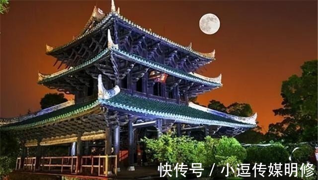 立柱&四大名楼之一真武阁,立柱悬空不挨地面,屹立400余年未倒塌