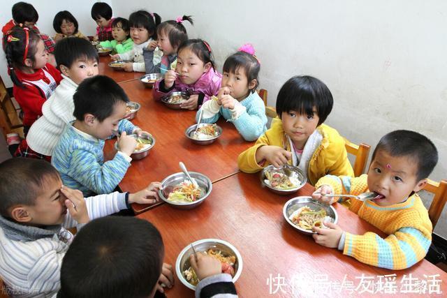 厨艺|幼儿园亲子活动，要求家长做道菜，结果“百家宴”变成“鸡蛋宴”