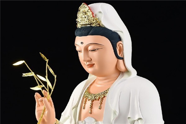 坐骑金毛犼,观音菩萨为何总侧着骑?看当年封神大战,发生过什么