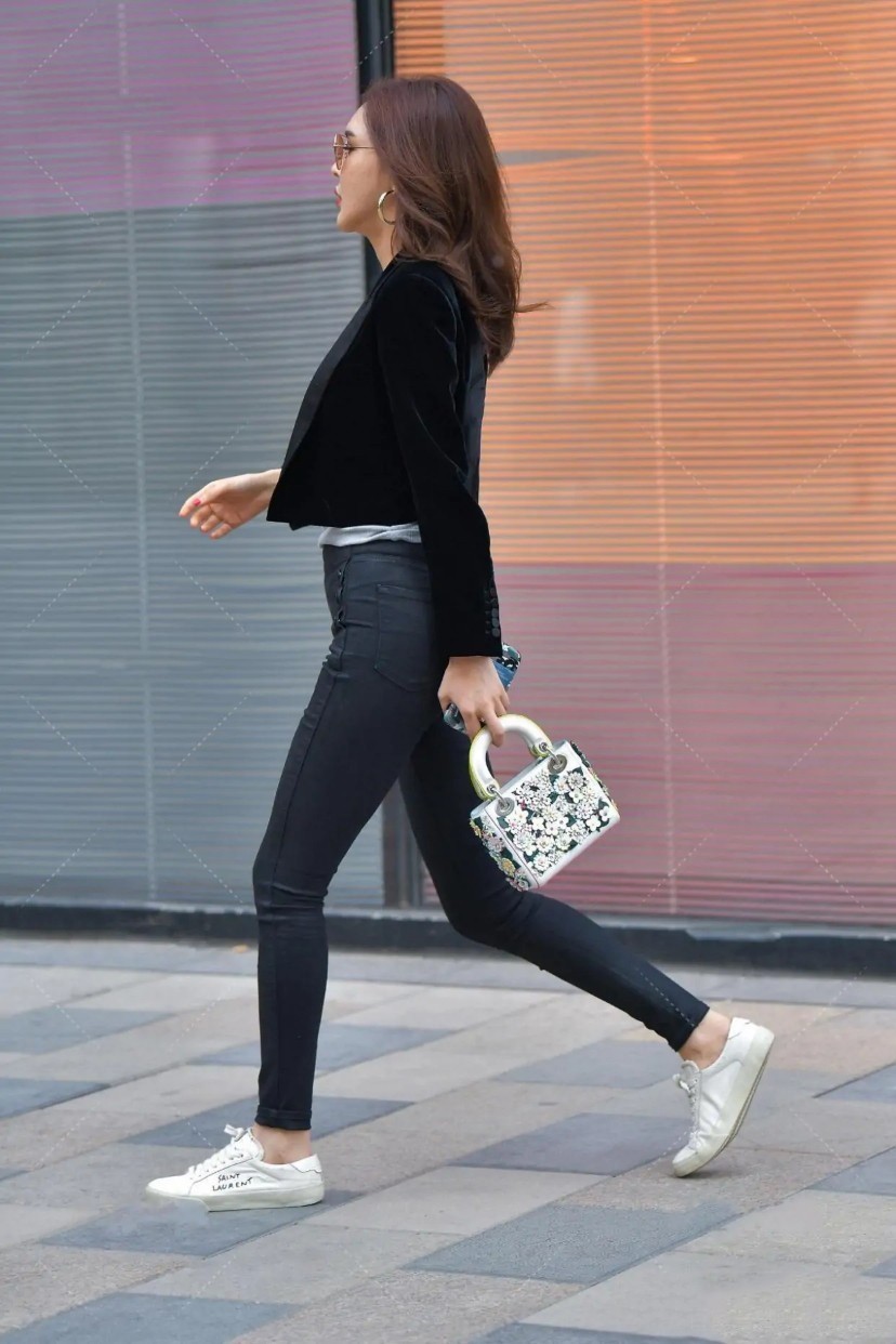 感觉|如何营造休闲又精致的感觉? 短款西装外套+牛仔裤帮你实现梦想!