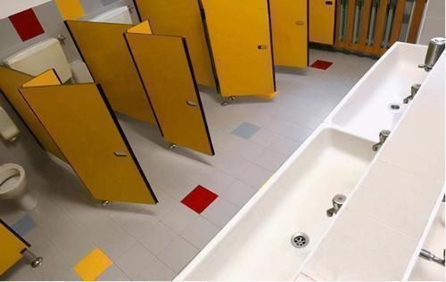 宝妈|幼儿园的厕所照片被老师误发到家长群,宝妈看后不淡定:给个说法