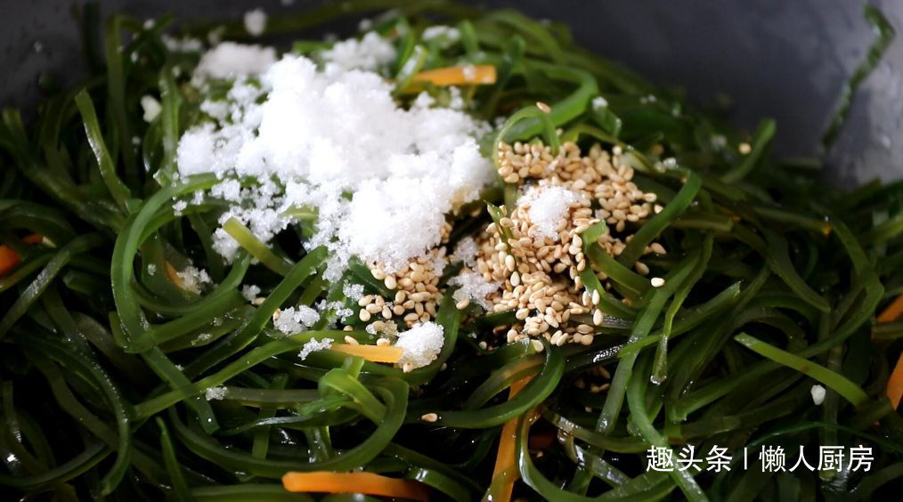 小小一个压缩海带卖5元，泡发后超多，凉拌着吃，酸辣开胃