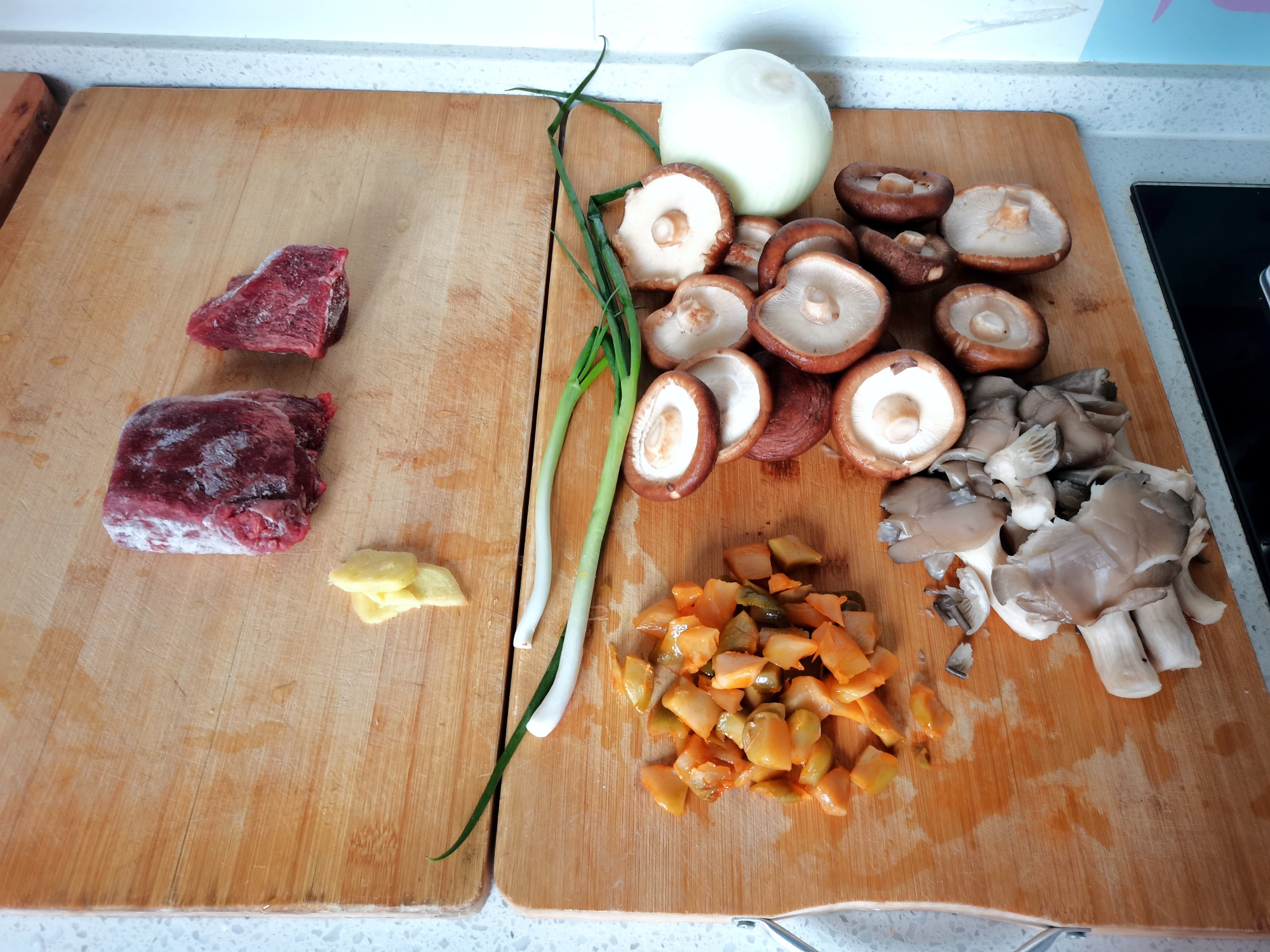 做法|面条这做法太好吃了，一人一大盘，味道香浓一周吃七次都不腻