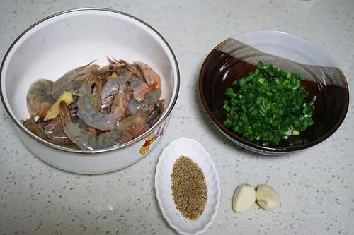 超下饭的椒盐虾，口感鲜美，做法简单，全家人都喜欢吃