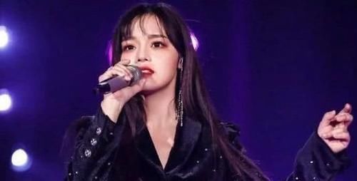 十年前拿下“选秀冠军”,本以为会从此大火,却怎么也捧不红?