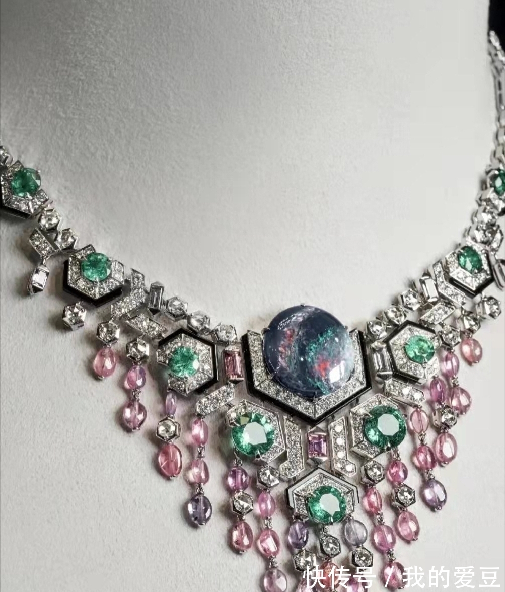 伊特鲁里亚#有着万年历史的项链,随着时间而愈发的多样化,有极大的鉴赏价值