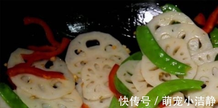 莲藕一焯水就变黑?大厨:牢记一招,保证藕片白净爽脆,更入味