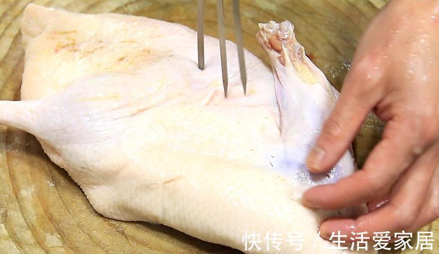 红润|卤烧鸭，鸭肉入味难？厨师长教你一招，肉质红润不柴，入味到骨