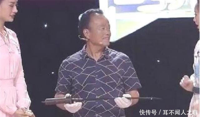 现场的专家|大叔拿300块买的“屠龙刀”来鉴宝,专家鉴定后:你先站稳,我估价了