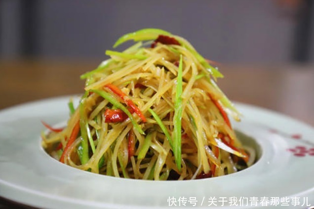 凉拌土豆丝,直接焯水是大错!多做2步,土豆丝洁白脆爽,更入味