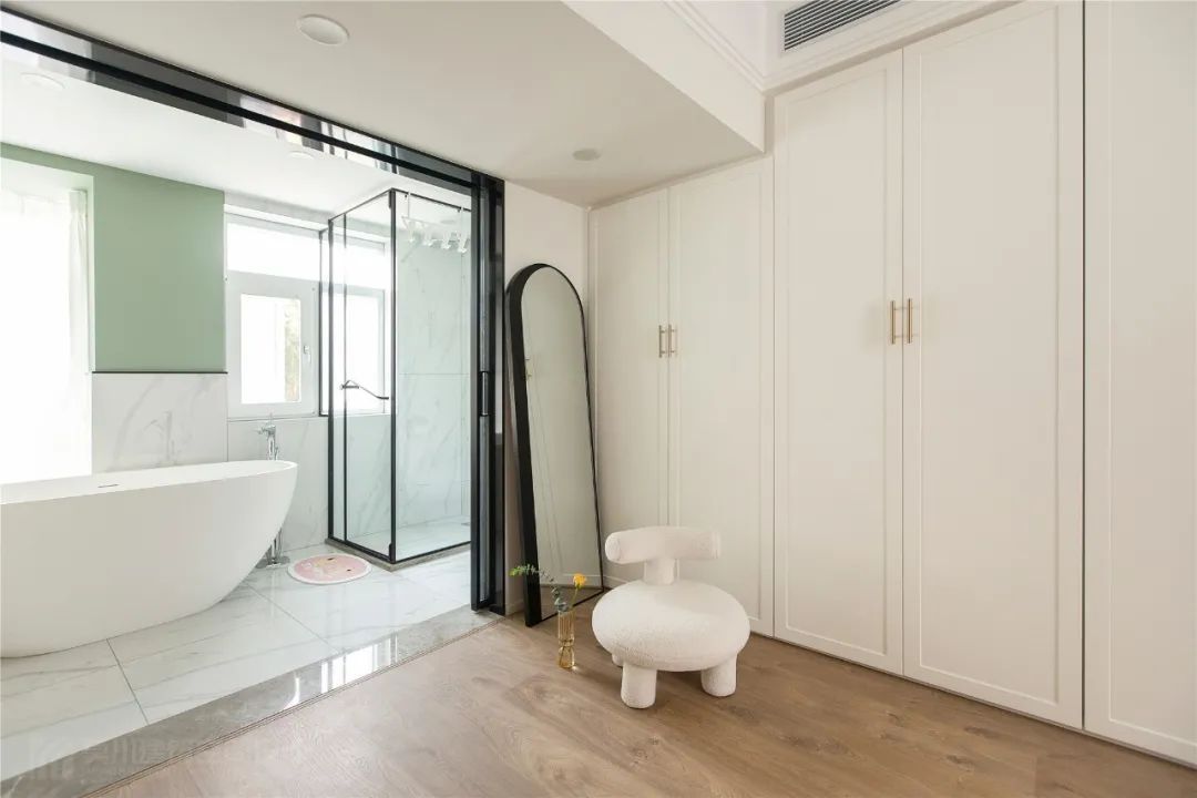 文艺|135㎡现代简约，温馨舒适的空间，加上草绿色的点缀，文艺舒适