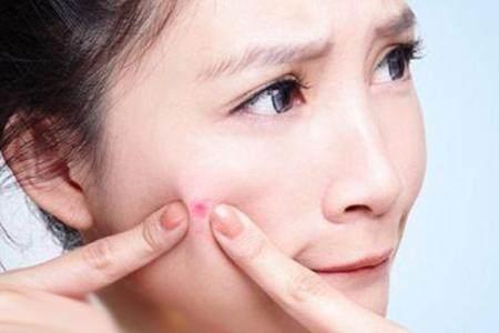 子宫|女人来大姨妈时，如果没有这3个异常症状，恭喜你，子宫很健康！