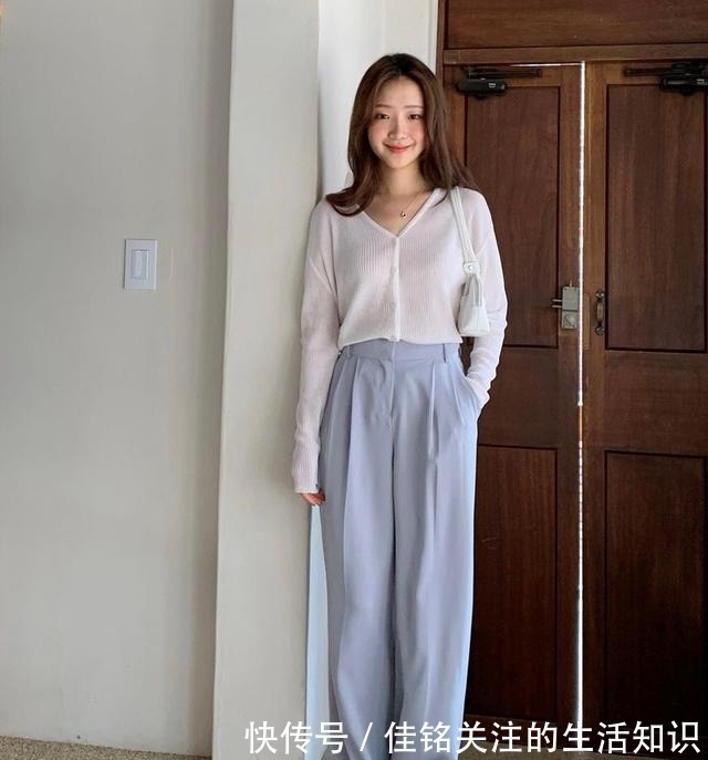 纽扣 针织衫 + 3件下装，早秋这样穿好时髦！