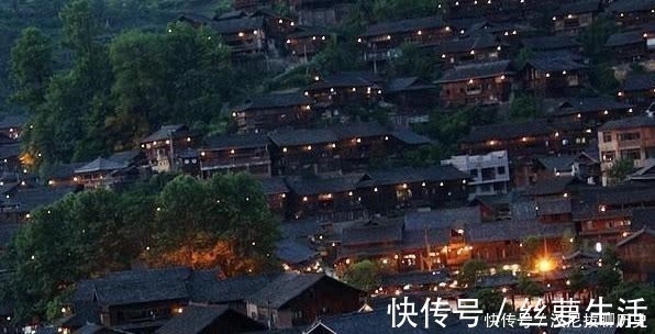 下联!皇帝出上联“万家灯火映黄昏”,大臣对下联,官职直升两级