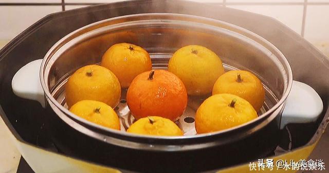 橘子别只会直接吃,放锅里蒸一蒸,原来好处这么多,冷天吃特营养
