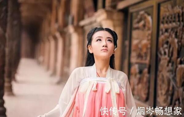 蜻蜓!才女出上联“进进出出,黑夜尽头方见日”,书生的下联堪称经典